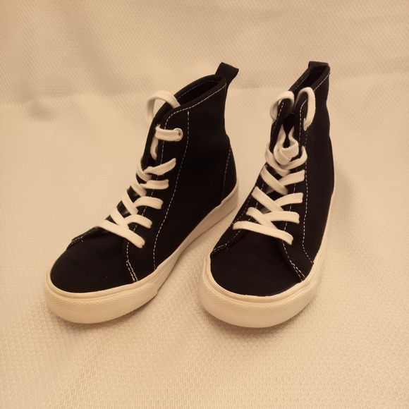 Boys Old Navy Black canvas hightops - Picture 2 of 8